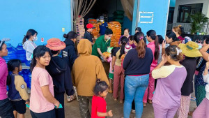 Công ty TNHH Cát Tường Như Ý trao 110 phần quà Tết cho đồng bào DTTS khu phố Long Giang.