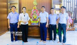 Bí thư Đảng ủy phường thăm, chúc Tết các doanh nghiệp