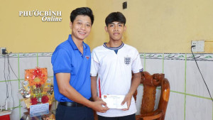 Đoàn phường Phước Bình tặng quà thanh niên tình nguyện nhập ngũ năm 2026