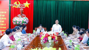 Đồng chí Hà Anh Dũng làm việc với Đảng ủy phường Phước Bình.