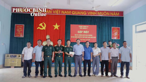 Thăm chiến sĩ mới tại Tiểu đoàn 8, Trung đoàn 31, Sư đoàn 309, Quân khu 7