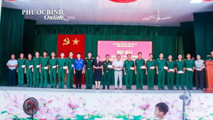 Thăm chiến sĩ mới tại Tiểu đoàn 208, Trung đoàn 736 Bộ CHQS tỉnh Đồng Nai