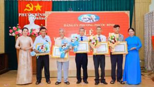 Phước Bình trao Huy hiệu Đảng đợt 19/5/2026