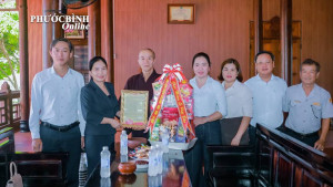 Lãnh đạo phường Phước Bình thăm, tặng quà các cơ sở tôn giáo nhân Đại lễ Phật đản 2026