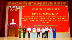 Đảng bộ phường Phước Bình nhận Bằng khen của Chủ tịch UBND thành phố.