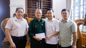 Chủ tịch UBND phường thăm, tặng quà nhân kỷ niệm 79 năm Ngày Thương binh – Liệt sỹ