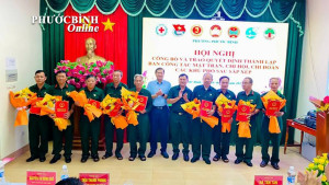 Công bố và trao Quyết định thành lập Ban CTMT, Chi hội, Chi đoàn các khu phố sau sắp xếp