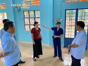 Lãnh đạo UBND phường Phước Bình kiểm tra tình hình chuẩn bị cho năm học mới 2026-2027 tại các trường học trên địa bàn.