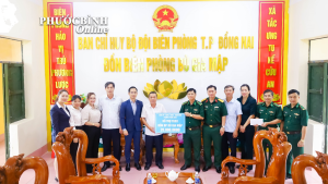 Phó Bí thư Thường trực Đảng ủy Thái Thanh Phong thăm cán bộ, chiến sỹ Đồn biên phòng Bù Gia Mập.