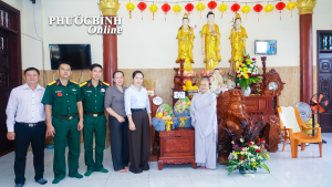 Lãnh đạo phường Phước Bình chúc mừng Đại lễ Vu lan tại Chùa Đức Huệ
