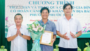 90 phần quà đến các gia đình có hoàn cảnh khó khăn