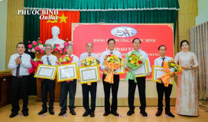 Phước Bình Trang trọng lễ trao Huy hiệu Đảng đợt 19/5/2026 và đợt 5/9/2026