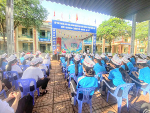 Trường THCS Phước Tín phối hợp Trung tâm Y tế khu phực Phước Long tổ chức chuyên đề giáo dục sinh sản vị thành niên và Bình đẳng giới
