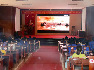 PHƯỚC LONG RỘN RÀNG ĐÓN XEM PHIM "MƯA ĐỎ" TRONG BUỔI CÔNG CHIẾU MIỄN PHÍ