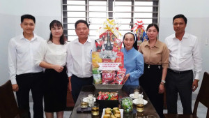 LÃNH ĐẠO PHƯỜNG PHƯỚC LONG THĂM, TẶNG QUÀ NHÂN DỊP LỄ GIÁNG SINH