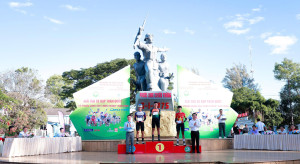 TRAO GIẢI CHẶNG 2 GIẢI ĐUA XE ĐẠP “VỀ PHƯỚC LONG XÂY CHIẾN...