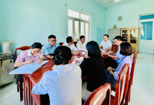 PHÓ CHỦ TỊCH UBND PHƯỜNG KIỂM TRA, NẮM BẮT TÌNH HÌNH HOẠT ĐỘNG CỦA TRẠM Y TẾ PHƯỜNG