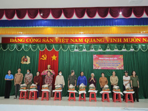 CÔNG AN PHƯỜNG PHƯỚC LONG CHUNG TAY THỰC HIỆN PHONG TRÀO “TẾT VÌ NGƯỜI NGHÈO”