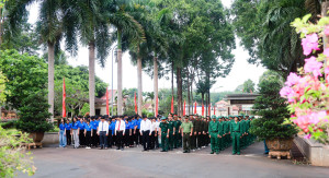 THANH NIÊN TRÚNG TUYỂN NHẬP NGŨ NĂM 2026 VIẾNG NGHĨA TRANG LIỆT SĨ