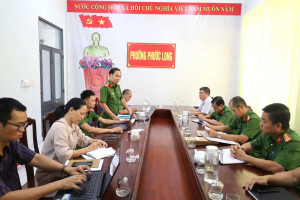 Phó Chủ tịch UBND phường Phước Long làm việc với Đoàn công tác Phòng Cảnh sát PCCC và CNCH Công an tỉnh Đồng Nai