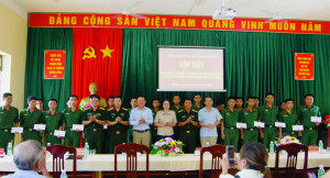 Lãnh đạo phường Phước Long thăm, động viên và tặng quà chiến sĩ mới nhập ngũ năm 2026