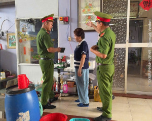 CÔNG AN PHƯỜNG PHƯỚC LONG ĐẨY MẠNH TUYÊN TRUYỀN, HƯỚNG DẪN LẮP ĐẶT THIẾT BỊ TRUYỀN TIN BÁO CHÁY