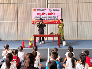 PHƯỚC LONG TỔ CHỨC CHƯƠNG TRÌNH TUYÊN TRUYỀN, TRẢI NGHIỆM THỰC HÀNH KỸ NĂNG PHÒNG CHÁY CHỮA CHÁY VÀ CỨU NẠN CỨU HỘ CHO HỌC SINH MẦM NON