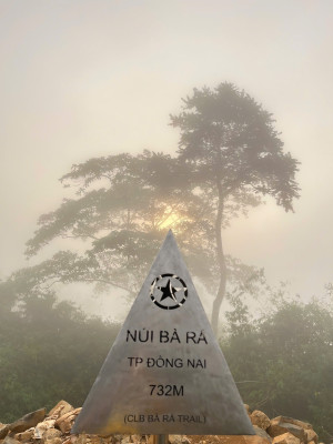 LAN TỎA Ý THỨC BẢO VỆ MÔI TRƯỜNG TỪ HÀNH TRÌNH CHINH PHỤC NÚI BÀ RÁ