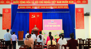 CHI BỘ VĂN PHÒNG HĐND&UBND PHƯỜNG PHƯỚC LONG TỔ CHỨC LỄ KẾT NẠP ĐẢNG VIÊN