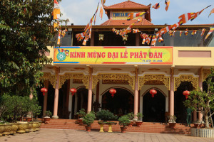 PHÓ BÍ THƯ THƯỜNG TRỰC ĐẢNG ỦY, CHỦ TỊCH HĐND PHƯỜNG PHƯỚC LONG THĂM, CHÚC MỪNG CÁC CƠ SỞ PHẬT GIÁO NHÂN ĐẠI LỄ PHẬT ĐẢN 2026