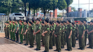 Công an xã Phước Sơn tổ chức lễ ra quân tuyên truyền, vận động thu gom vũ khí, vật liệu nổ, công cụ hỗ trợ và pháo