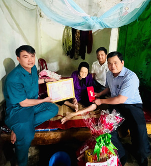 XÃ PHƯỚC SƠN: TỔ CHỨC THĂM HỎI TẶNG QUÀ NHÂN KỶ NIỆM 34 NĂM NGÀY QUỐC TẾ NGƯỜI CAO TUỔI (1/10/1991 – 1/10/2025)