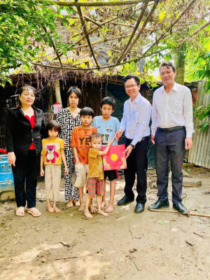 Lãnh đạo xã thăm và nắm bắt đời sống người dân khó khăn tại...