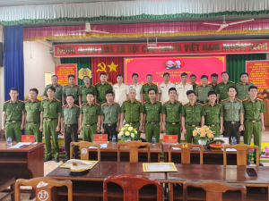 Công an xã Phước Sơn tổ chức Lễ kết nạp Đảng viên chính thức cho cán bộ chiến sĩ năm 2026.