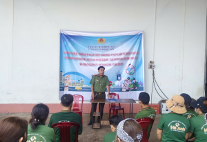 Công an xã Phước Sơn tổ chức tuyên truyền, phổ biến giáo dục pháp luật tại các doanh nghiệp trên địa bàn