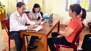 THÀNH VIÊN BAN ĐẠI DIỆN HĐQT NHCSXH XÃ PHƯỚC SƠN TĂNG CƯỜNG KIỂM TRA, GIÁM SÁT CƠ SỞ, NÂNG CAO CHẤT LƯỢNG TÍN DỤNG CHÍNH SÁCH