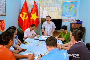 Buổi làm việc với 14 trường hợp vi phạm tại khu đất 72,08ha ở phường Phước Tân. Ảnh: An Nhơn