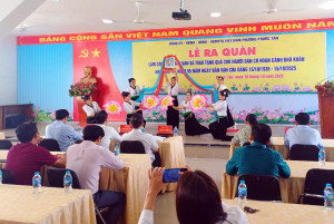 Phường Phước Tân tổ chức lễ ra quân làm công tác dân vận và trao tặng quà cho người dân có hoàn cảnh khó khăn nhân dịp kỷ niệm 95 năm ngày dân vận của đảng (15/10/1930-15/10/2025)