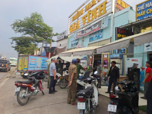 Lập lại trật tự hành lang an toàn giao thông đường Bùi Văn...