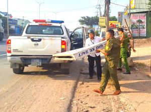 Ra quân tuần tra, vận động, xử lý các hộ kinh doanh buôn bán, di dời, tháo dỡ các vị trí lấn chiếm Lòng lề đường Quốc Lộ 51.  