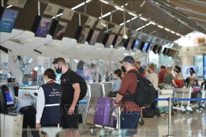 Khách du lịch tại sân bay quốc tế Suvarnabhumi ở Bangkok, Thái Lan. Ảnh tư liệu minh họa: THX/TTXVN