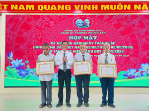 Đảng Ủy Phường Phước Tân tổ chức họp mặt và trao Huy hiệu Đảng nhân dịp kỷ niệm 96 năm ngày thành lập  Đảng Cộng Sản Việt Nam (03/02/1930 – 03/02/2026)