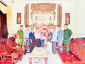 PHƯỜNG PHƯỚC TÂN TỔ CHỨC ĐOÀN THĂM, TẶNG QUÀ GIA ĐÌNH CHÍNH SÁCH NHÂN KỶ NIỆM 79 NĂM NGÀY THƯƠNG BINH - LIỆT SĨ (27/7/1947 - 27/7/2026)