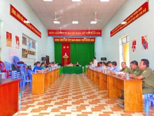 Anh Lanh dao phuong lam voi khu pho