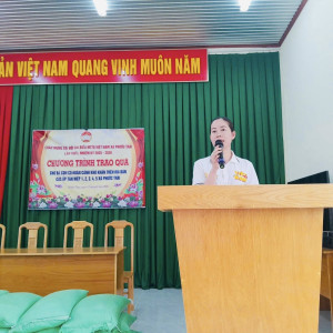 Trao quà cho hộ nghèo, hoạt động ý nghĩa chào mừng Đại hội MTTQ Việt Nam xã Phước Thái