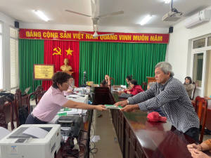 Phòng giao dịch ngân hàng CSXH Long Thành thực hiện cho vay vốn học sinh, sinh viên: giúp các em viết tiếp ước mơ
