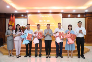 XÃ PHÚ RIỀNG CÔNG BỐ CÁC QUYẾT ĐỊNH NGHỈ HƯU, THÔI VIỆC CỦA CÁN BỘ, CÔNG CHỨC