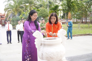 XÃ PHÚ RIỀNG DÂNG HƯƠNG TƯỞNG NIỆM VUA HÙNG, CÁC ANH HÙNG LIỆT SỸ TRƯỚC THỀM ĐẠI HỘI ĐẢNG BỘ XÃ LẦN THỨ I