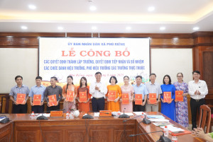 XÃ PHÚ RIỀNG: CÔNG BỐ QUYẾT ĐỊNH THÀNH LẬP 11 TRƯỜNG, BỔ NHIỆM 29 CÁN BỘ QUẢN LÝ GIÁO DỤC