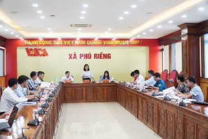 Ủy ban bầu cử đại biểu HĐND xã Phú Riềng tổ chức họp phiên thứ nhất